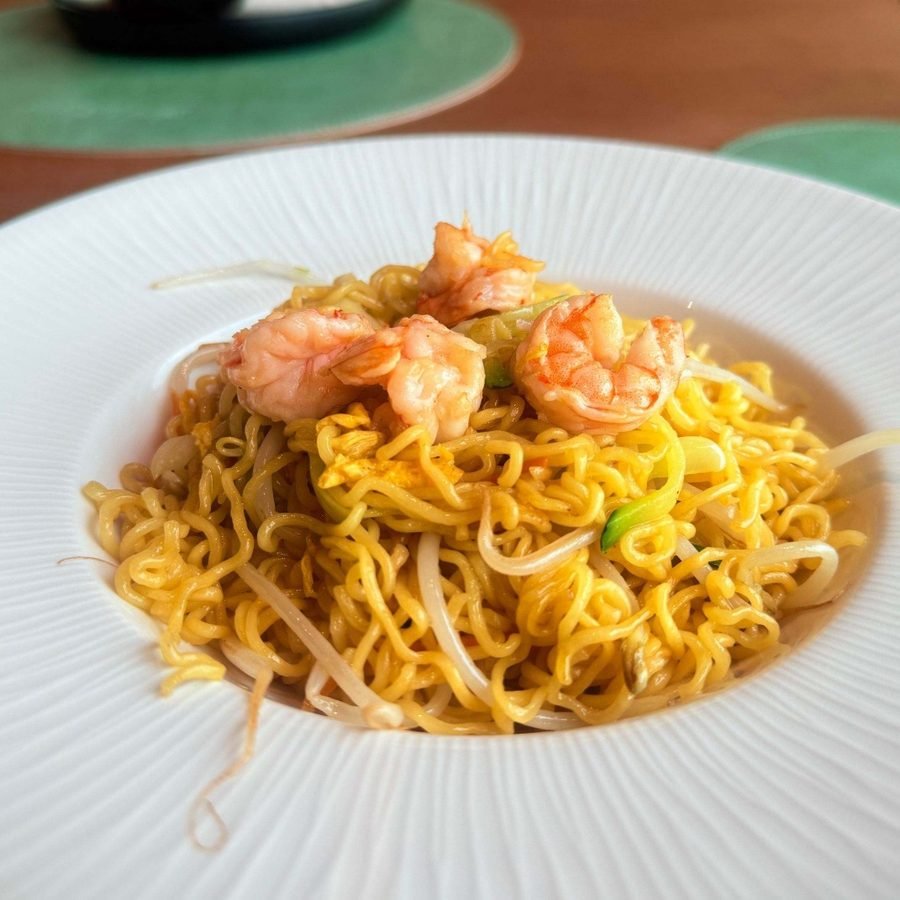 Ramen saltato con mazzancolle